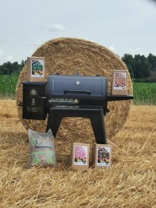 Barbecue à pellets avec granulés de bois et ballot de paille